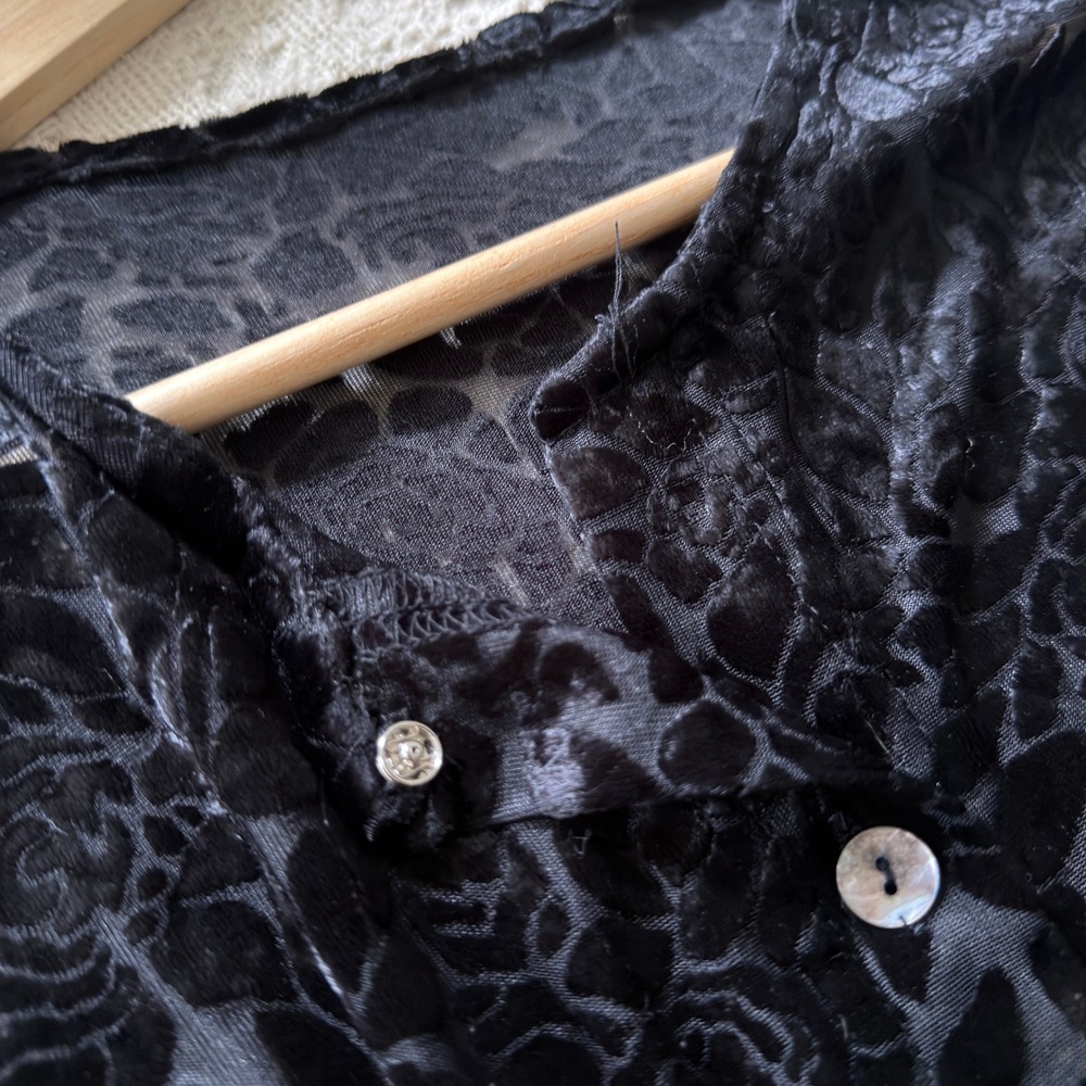 Vtg Black Blouse Burnout Velvet Whimsigoth Witchy Floral Sheer Button Tunic L - Picture 8 of 8